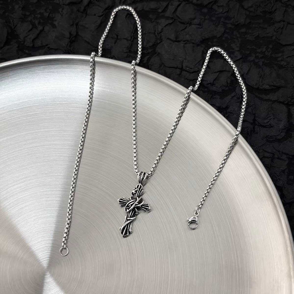 VAF Dornen-Umwickeltes Edelstahl-Kreuz Anhänger-Halskette | Vintage Gothic-Schmuck Geeignet Für Männer Und Frauen