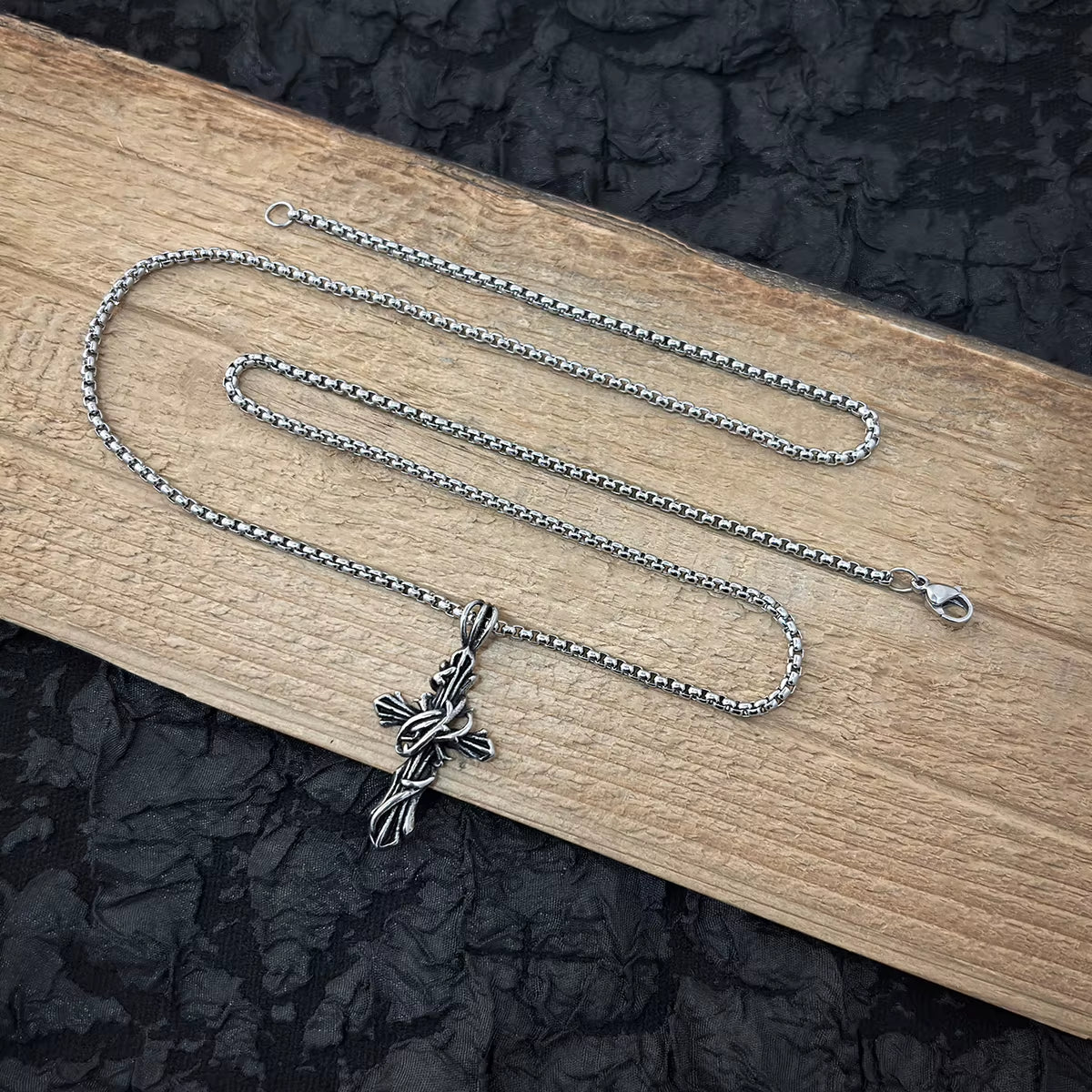 VAF Dornen-Umwickeltes Edelstahl-Kreuz Anhänger-Halskette | Vintage Gothic-Schmuck Geeignet Für Männer Und Frauen